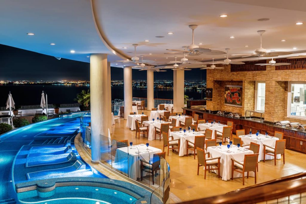 Grand Miramar, (Puerto Vailarta) – Studio Deflin (Ocean Front)